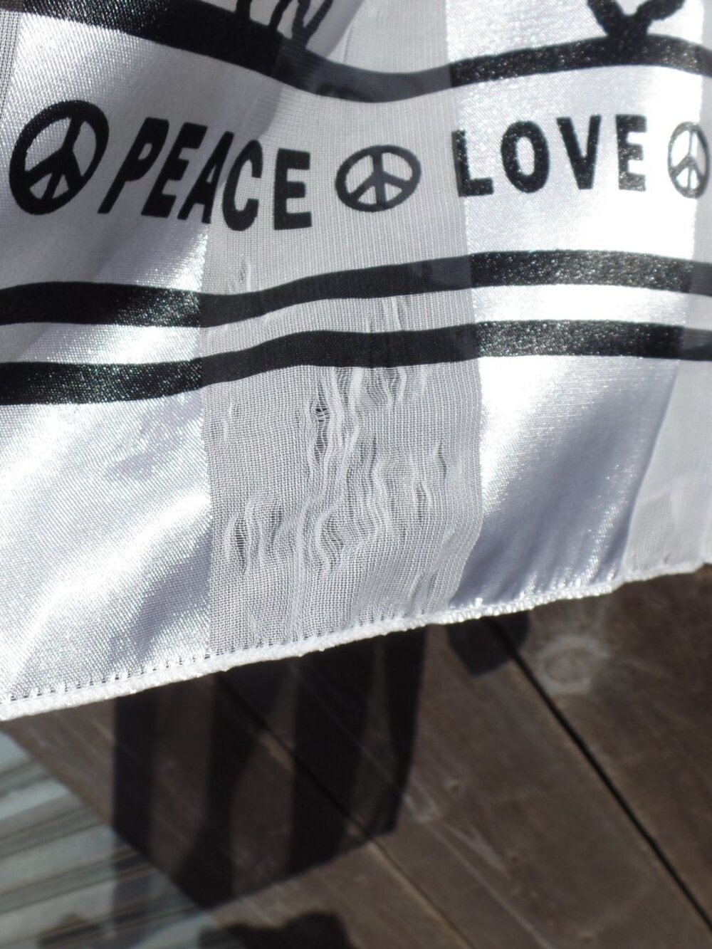 PEACE LOVE Scarf - Picture 6 of 10